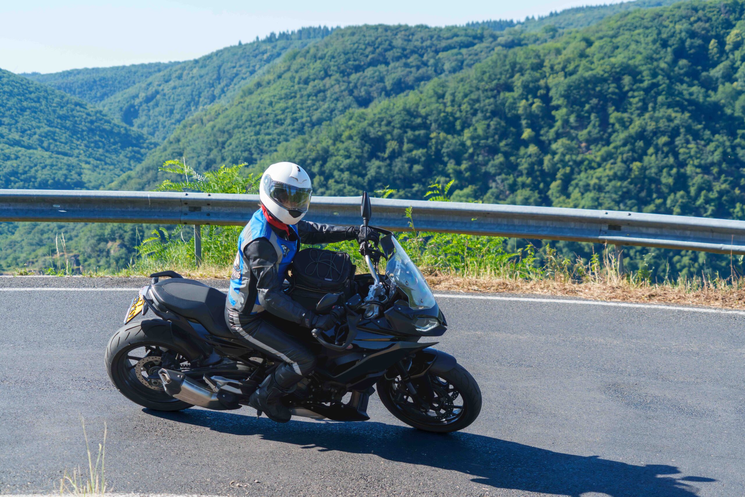 Vierdaagse Eifeltraining: Motorrijden en Fotografie